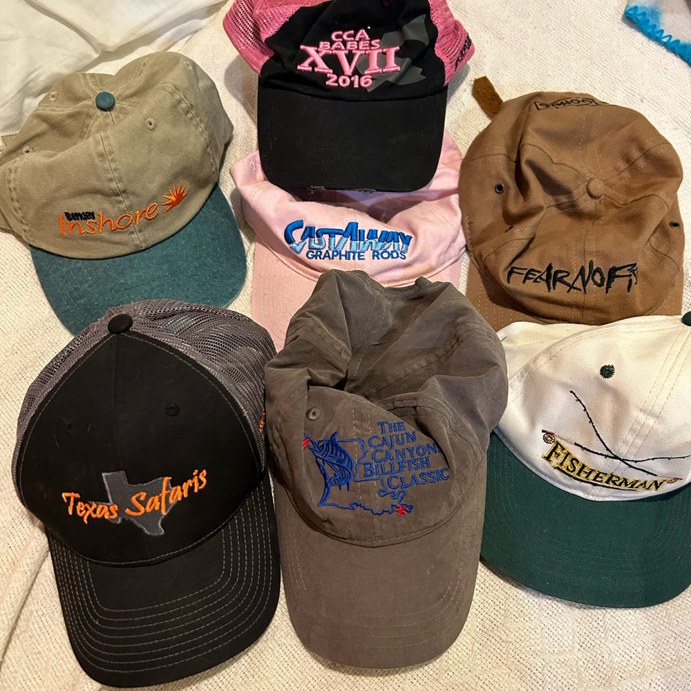 MISCELLANEOUS BUNDLE OF CAPS IN GOOD CONDITION